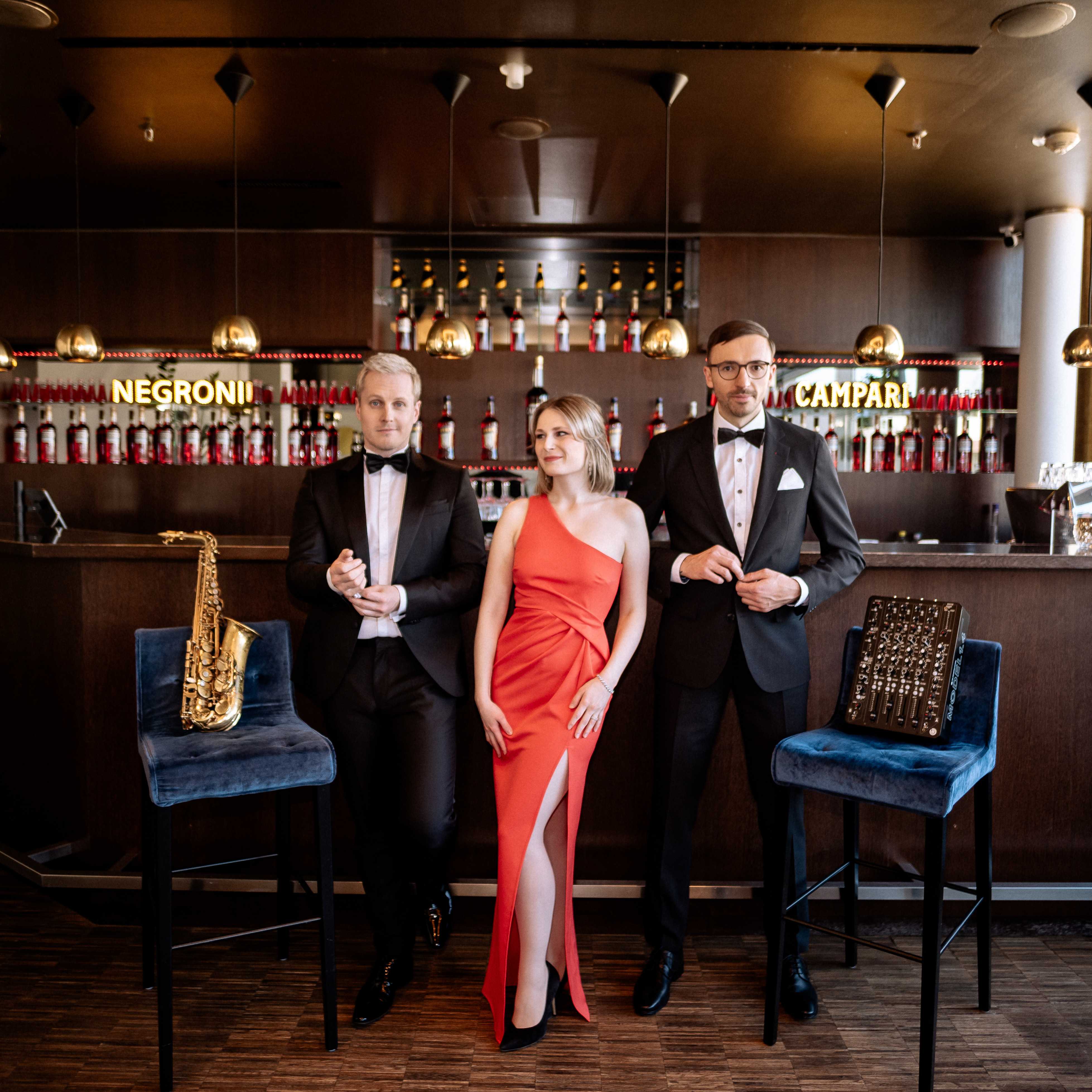 Kenduro Schoof und AnniG live – DJ Saxophon und Sängerin